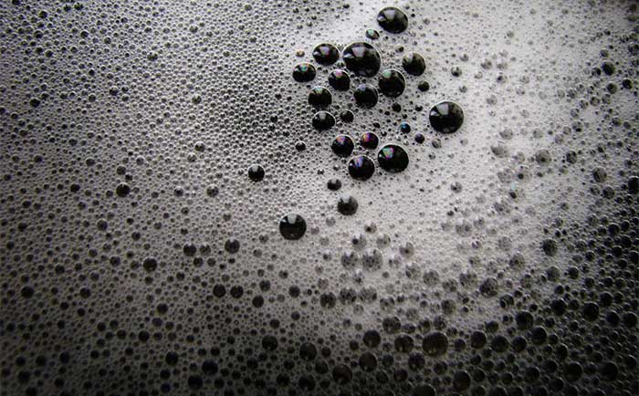 （圖：切削液泡沫現(xiàn)場(chǎng)）