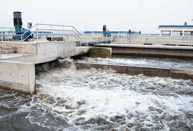 (圖:污水池起泡現(xiàn)場)