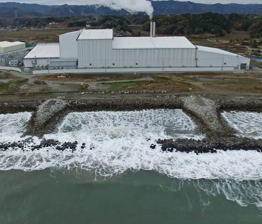 (圖:污水處理泡沫處理現(xiàn)場)