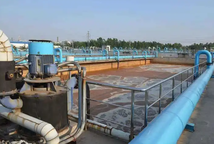 (圖:工業(yè)廢水污水廠泡沫)