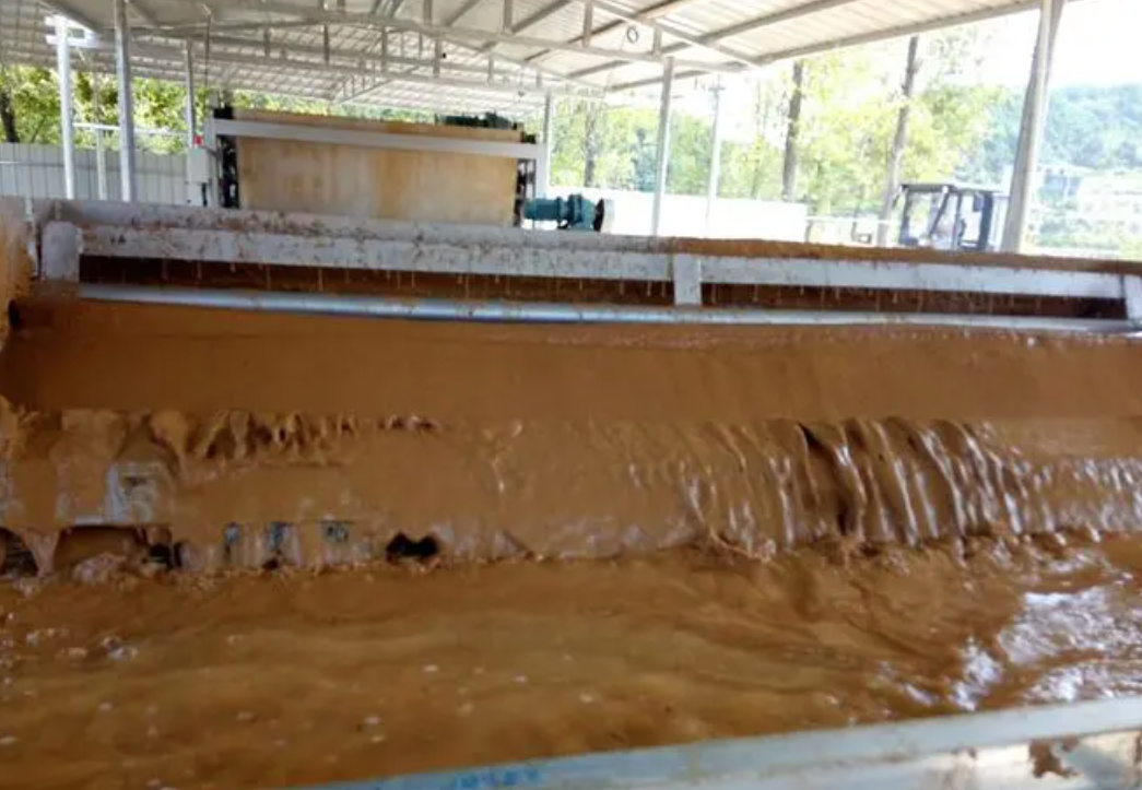 (圖:盾構(gòu)機(jī)泥漿污水消泡劑應(yīng)用)