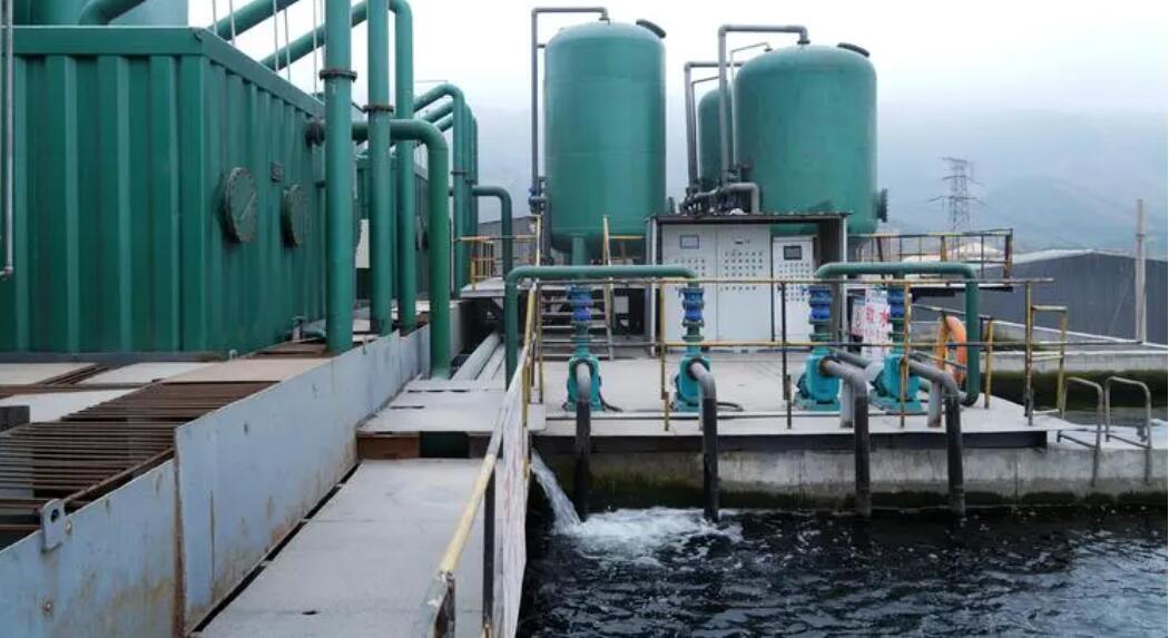 (圖:工業(yè)生產(chǎn)污水處理廠)