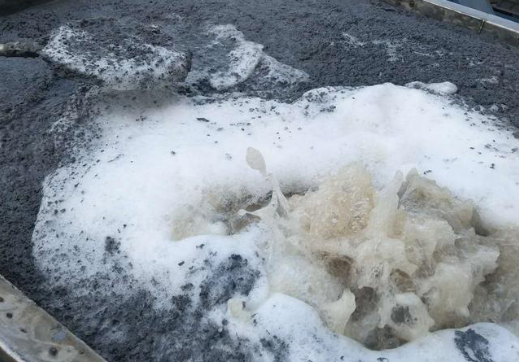 (圖:污水處理廠起泡場景)